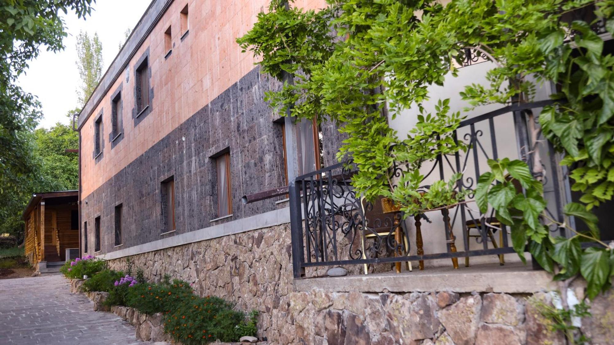 Old Byurakan Gouest House Esterno foto